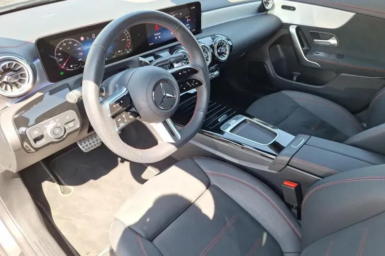 Mercedes-Benz CLA din 2024 cu 13.224 km - oferta MER129915 - foto 10