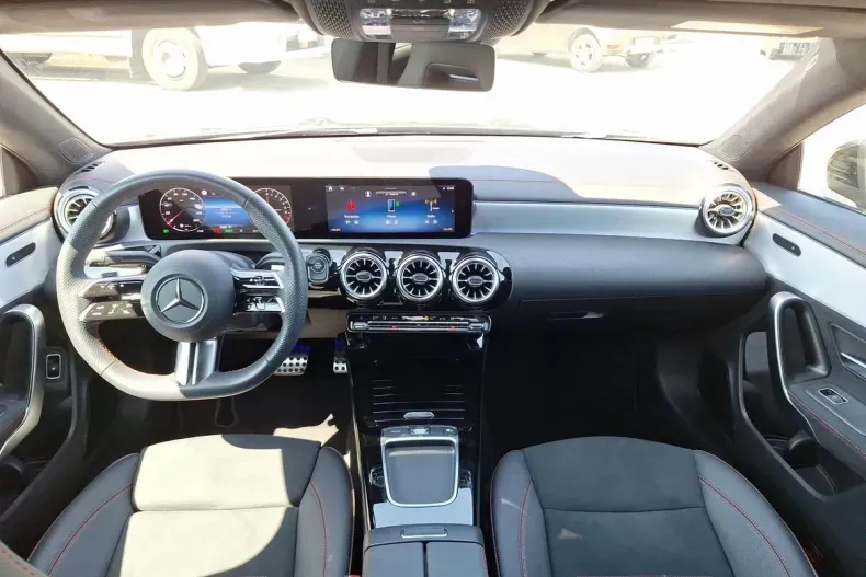 Mercedes-Benz CLA din 2024 cu 13.224 km - oferta MER129915 - foto 12