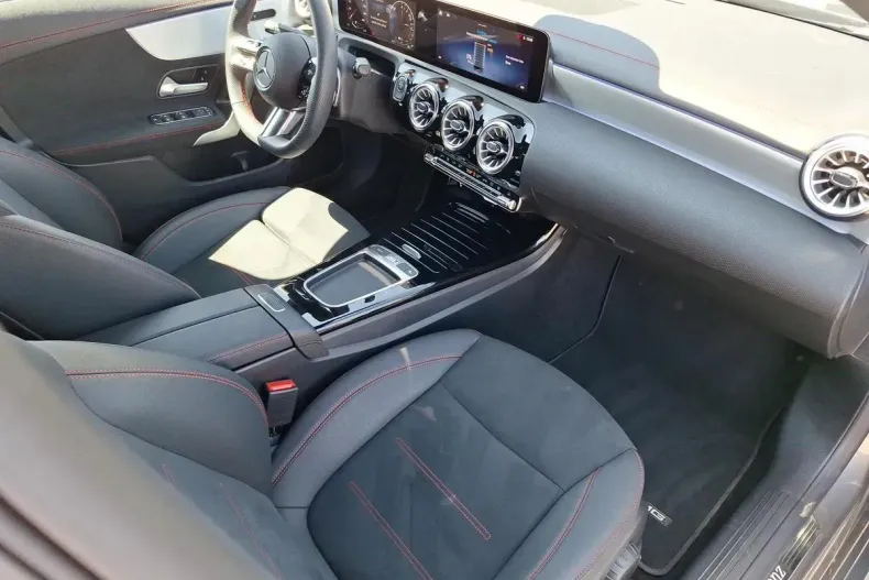 Mercedes-Benz CLA din 2024 cu 13.224 km - oferta MER129915 - foto 13