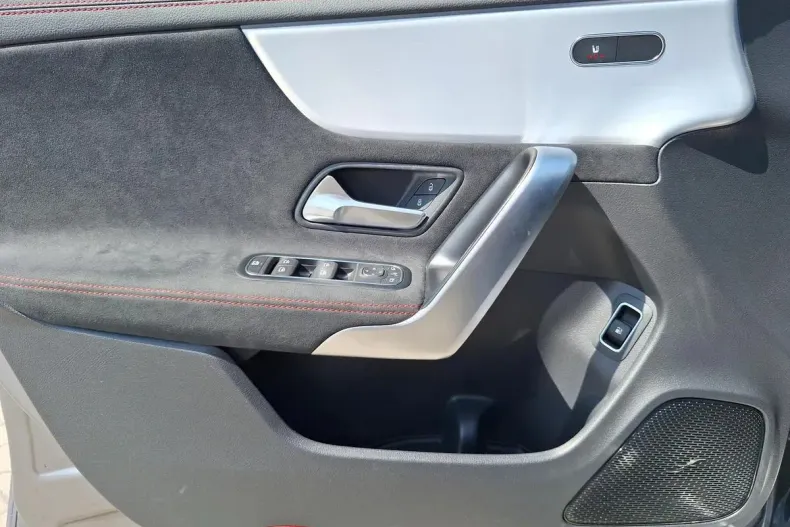 Mercedes-Benz CLA din 2024 cu 13.224 km - oferta MER129915 - foto 17