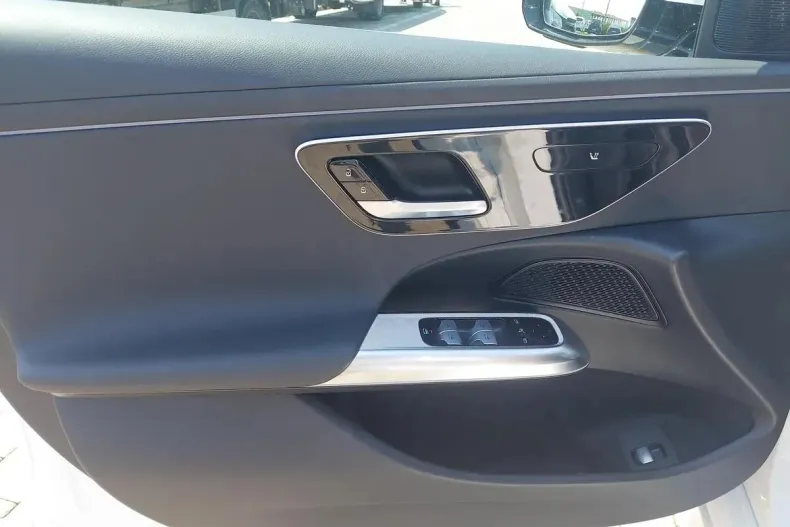 Mercedes-Benz E din 2024 cu 39.996 km - oferta MER129943 - foto 9