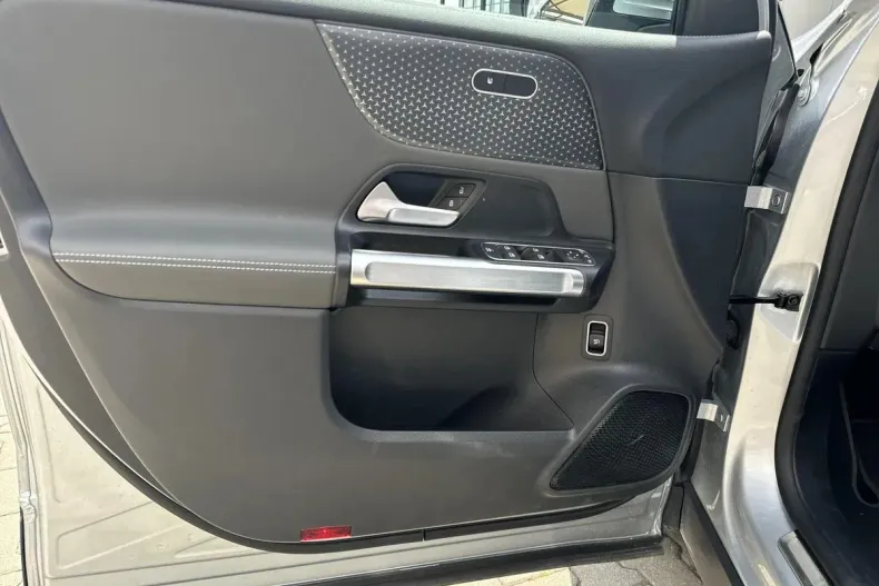 Mercedes-Benz EQB din 2024 cu 9.500 km - oferta MER129945 - foto 12