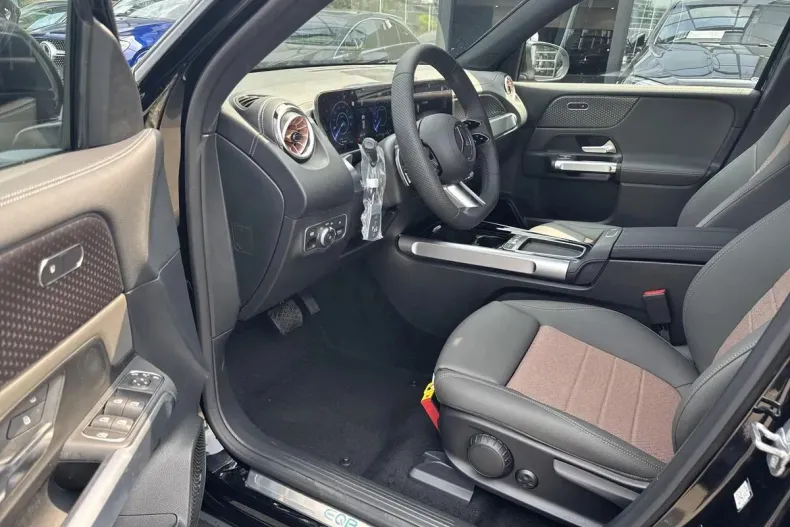 Mercedes-Benz EQB din 2025 cu 6.000 km - oferta MER129983 - foto 12