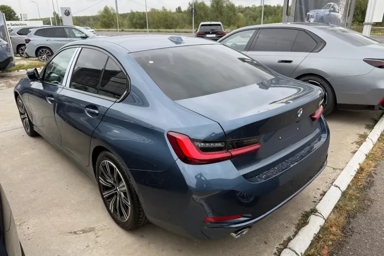 BMW Seria 3 din 2025 cu 0 km - oferta BMW130000 - foto 4