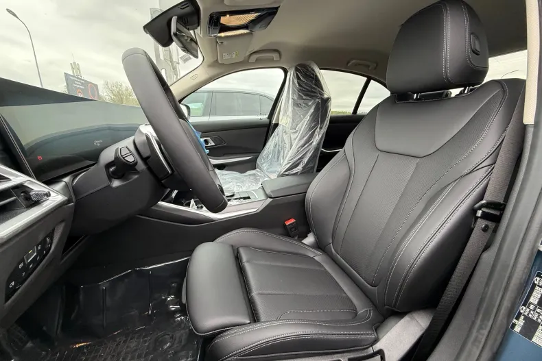 BMW Seria 3 din 2025 cu 0 km - oferta BMW130000 - foto 6