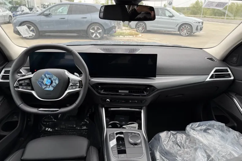 BMW Seria 3 din 2025 cu 0 km - oferta BMW130000 - foto 8