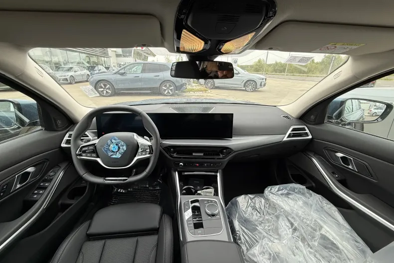 BMW Seria 3 din 2025 cu 0 km - oferta BMW130000 - foto 9