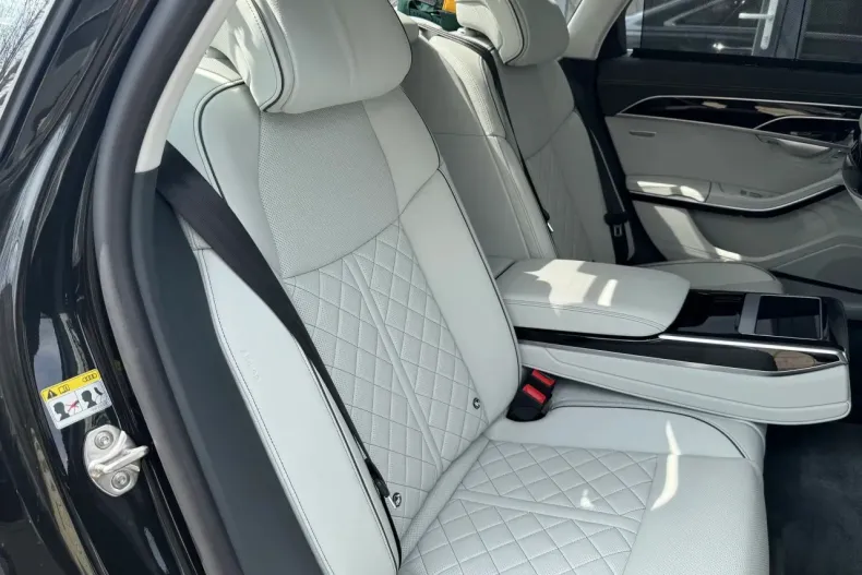 Audi A8 din 2024 cu 7.229 km - oferta AUD130049 - foto 13