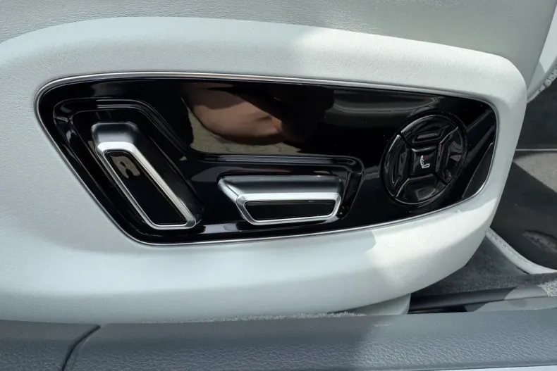 Audi A8 din 2024 cu 7.229 km - oferta AUD130049 - foto 27