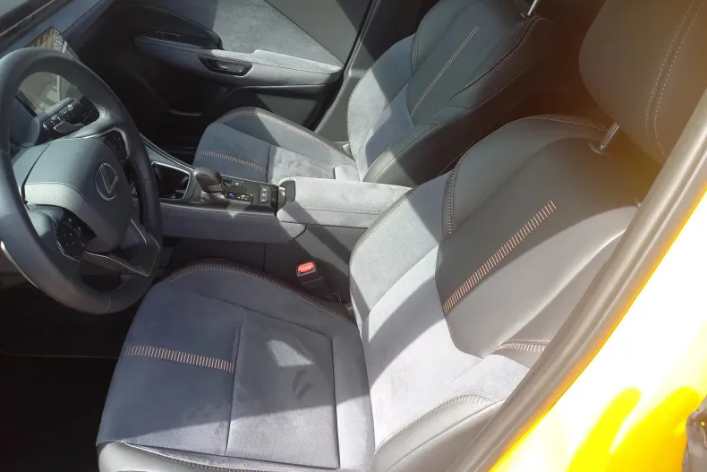 Lexus LBX din 2025 cu 2.980 km - oferta LEX130070 - foto 8