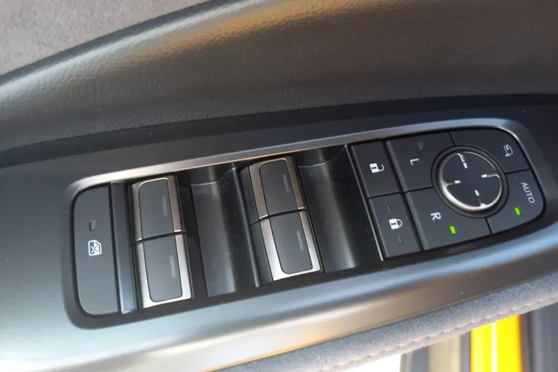 Lexus LBX din 2025 cu 2.980 km - oferta LEX130070 - foto 17