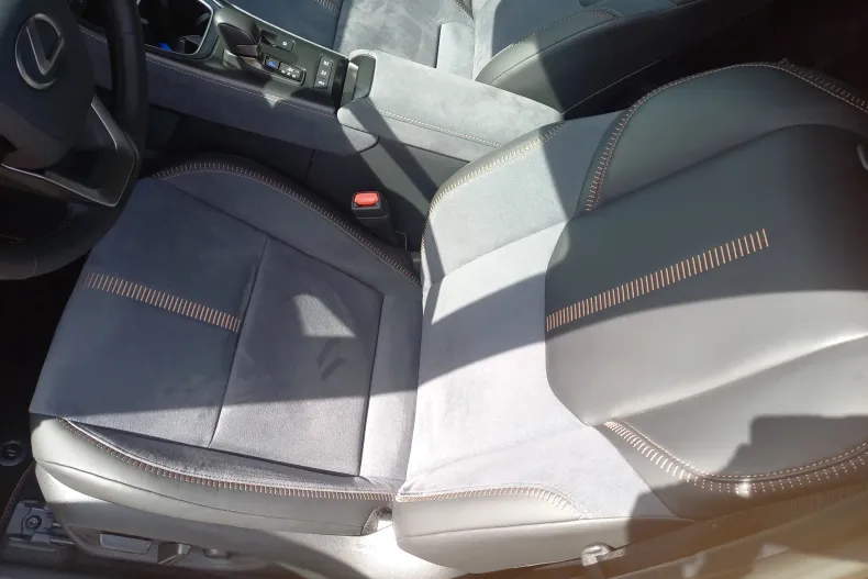 Lexus LBX din 2025 cu 2.980 km - oferta LEX130070 - foto 19