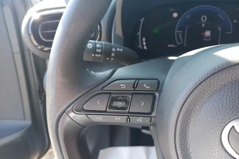 Toyota Yaris Cross din 2024 cu 4.650 km - oferta TOY130075 - foto 18