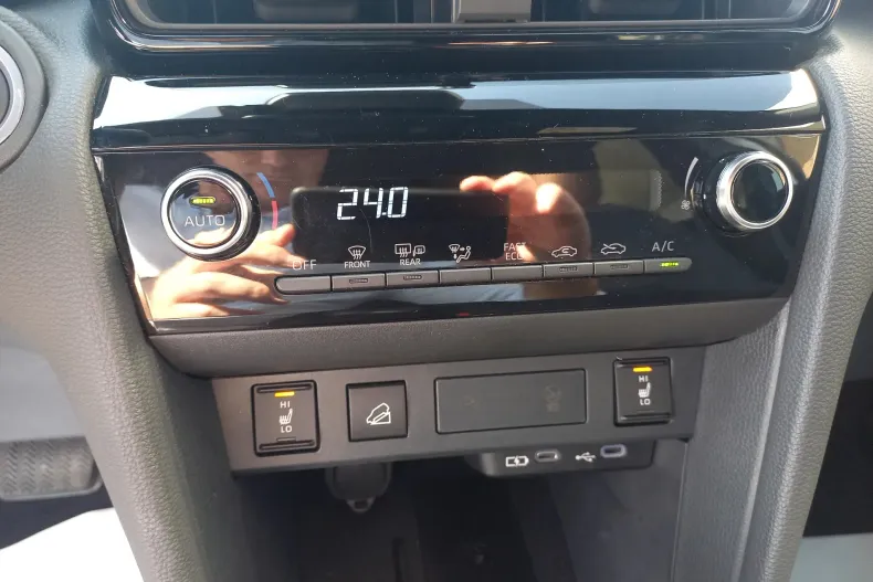 Toyota Yaris Cross din 2024 cu 4.650 km - oferta TOY130075 - foto 20