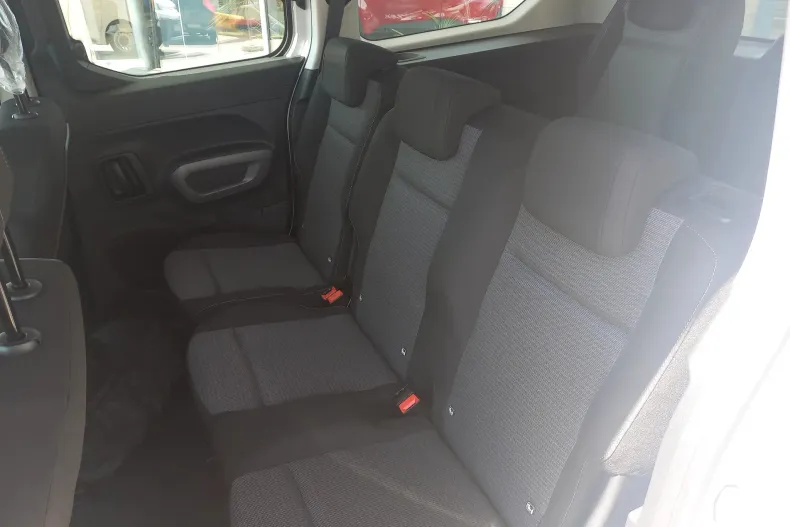 Toyota Proace din 2024 cu 6 km - oferta TOY130077 - foto 13