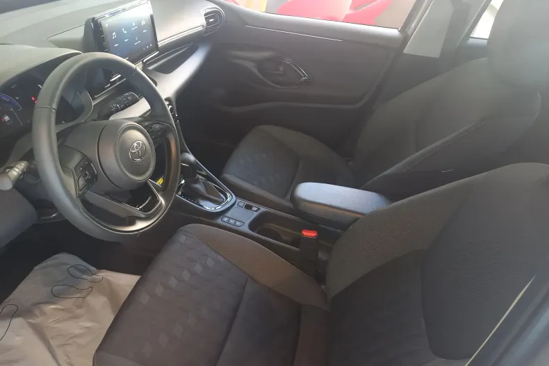 Toyota Yaris din 2024 cu 3.100 km - oferta TOY130078 - foto 9