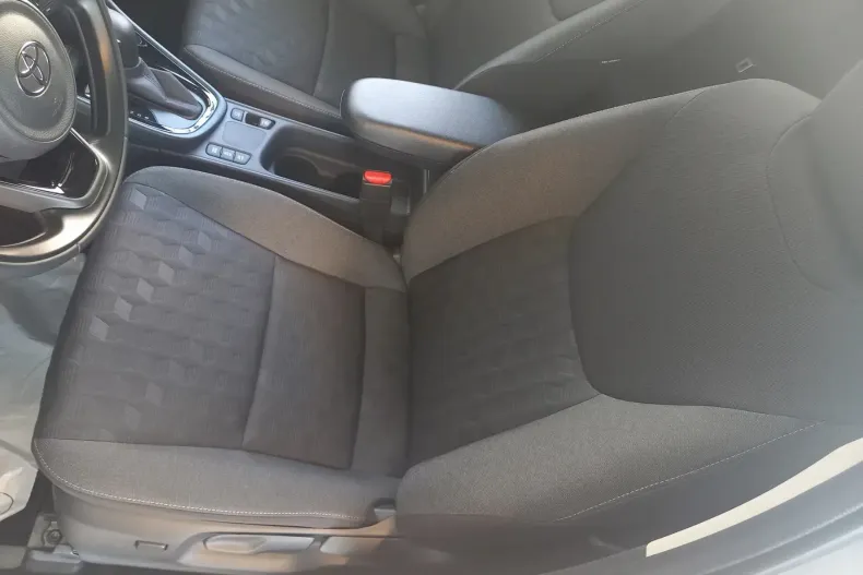 Toyota Yaris din 2024 cu 3.100 km - oferta TOY130078 - foto 12