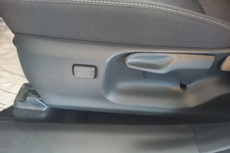 Toyota Yaris din 2024 cu 3.100 km - oferta TOY130078 - foto 13