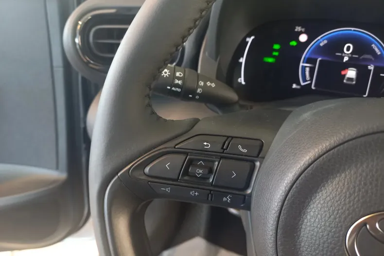 Toyota Yaris din 2024 cu 3.100 km - oferta TOY130078 - foto 18