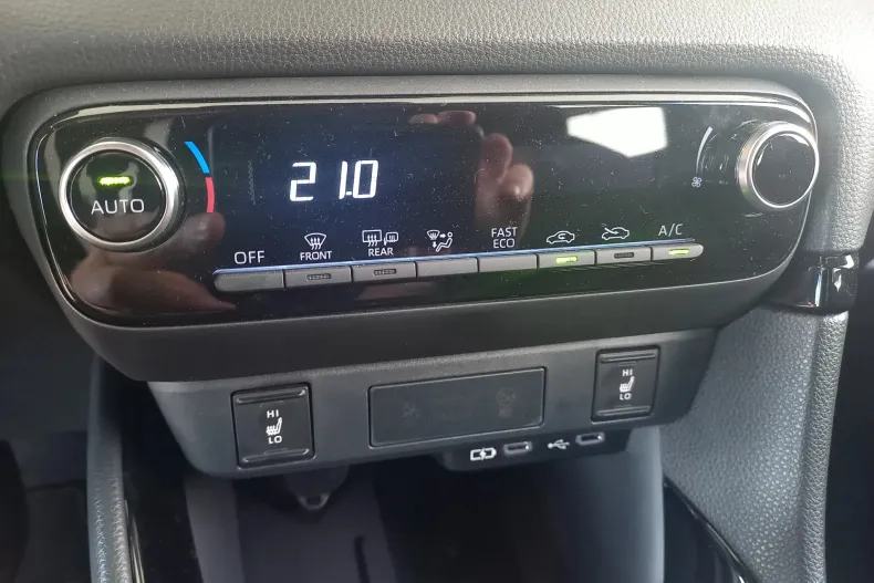 Toyota Yaris din 2024 cu 3.100 km - oferta TOY130078 - foto 22