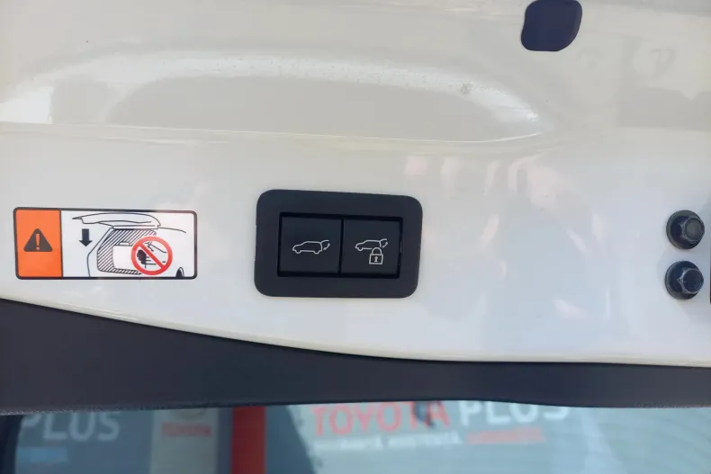 Toyota C-HR din 2024 cu 18.900 km - oferta TOY130080 - foto 8