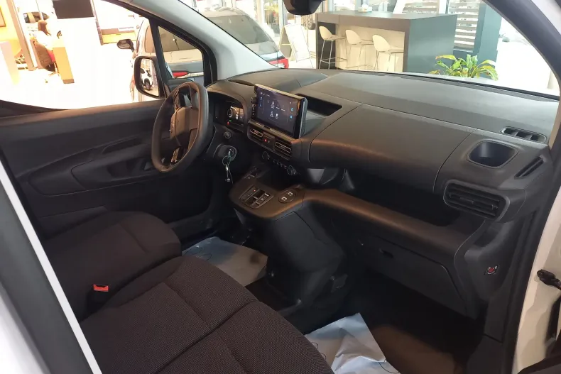 Toyota Proace din 2024 cu 4 km - oferta TOY130086 - foto 4