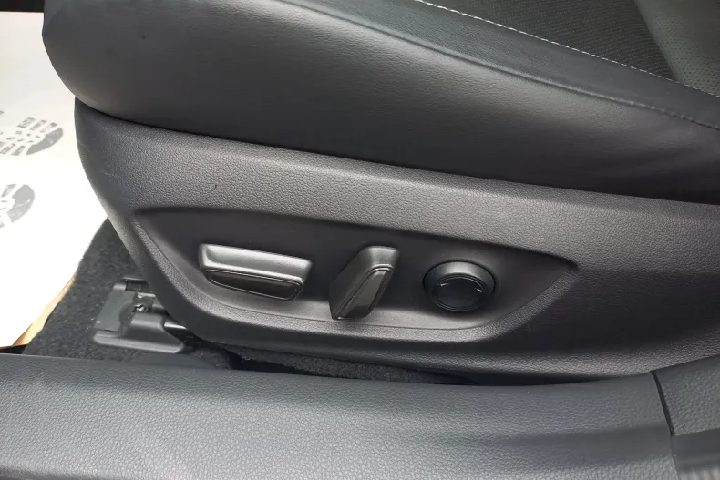 Toyota Prius din 2023 cu 10.450 km - oferta TOY130087 - foto 14