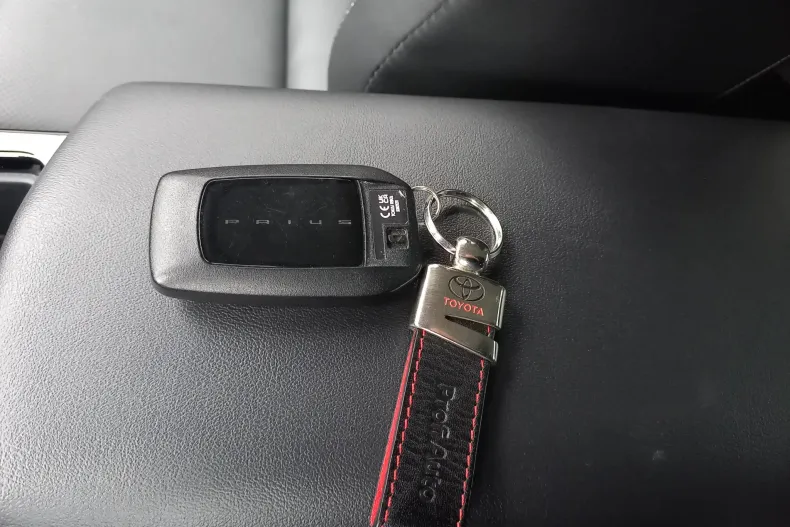 Toyota Prius din 2023 cu 10.450 km - oferta TOY130087 - foto 32
