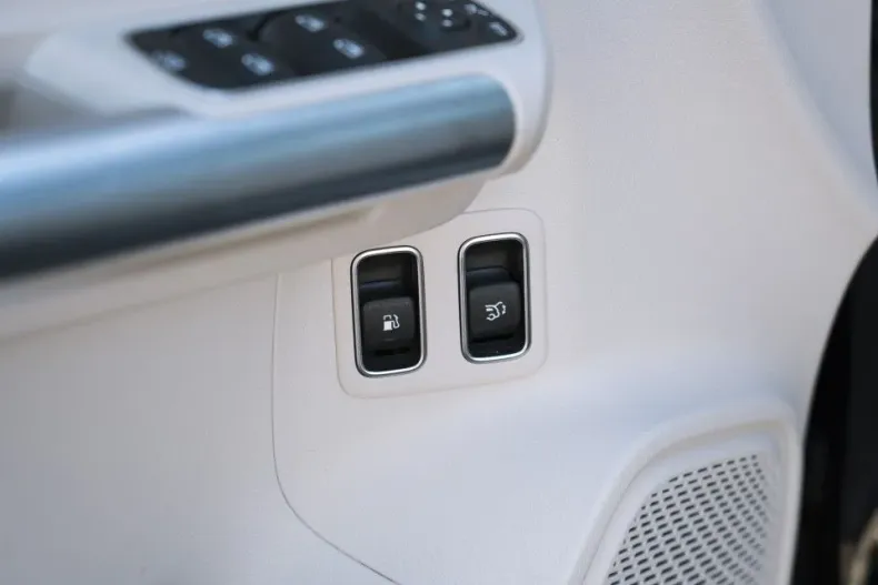 Mercedes-Benz GLA din 2025 cu 8.550 km - oferta MER130094 - foto 13