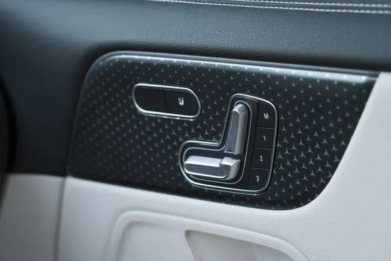 Mercedes-Benz GLA din 2025 cu 8.550 km - oferta MER130094 - foto 19