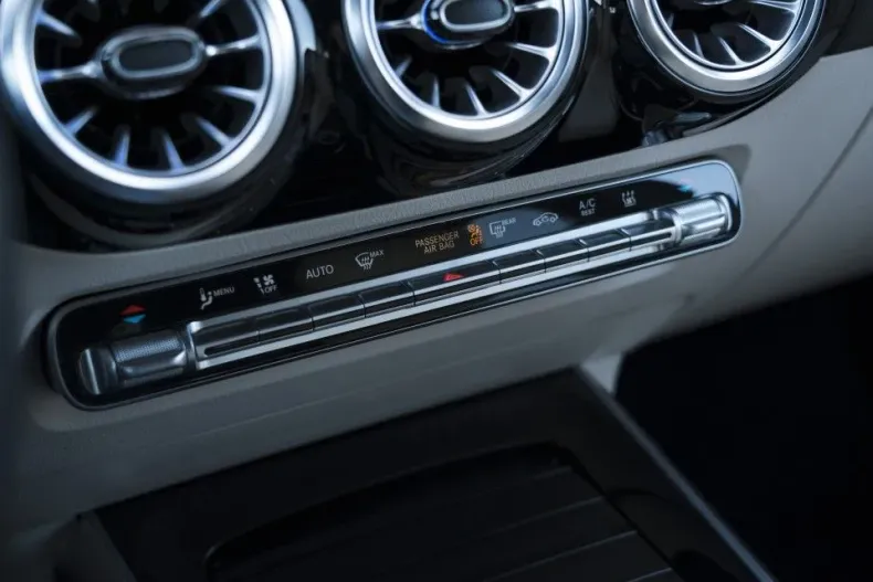 Mercedes-Benz GLA din 2025 cu 8.550 km - oferta MER130094 - foto 22