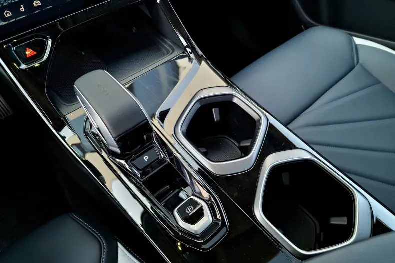 Geely Starray din 2024 cu 2.000 km - oferta GEE130160 - foto 14