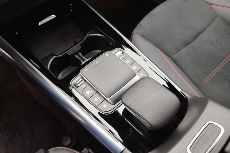 Mercedes-Benz GLA din 2023 cu 12.368 km - oferta MER130172 - foto 20