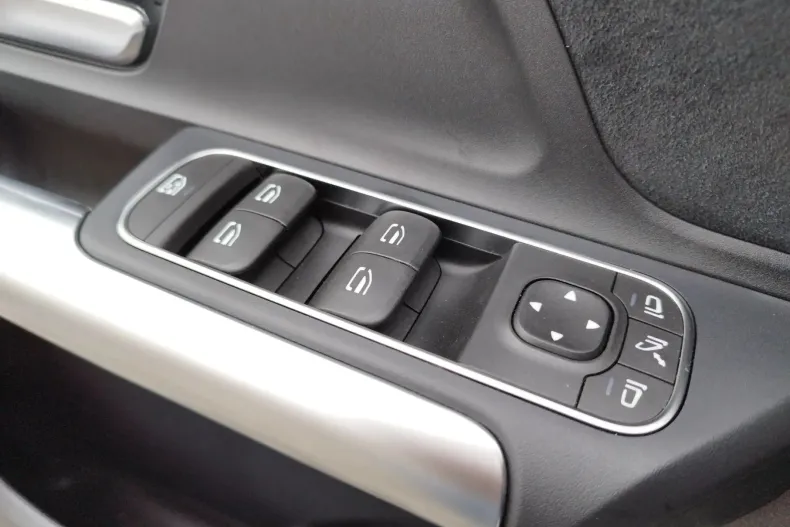 Mercedes-Benz GLA din 2023 cu 12.368 km - oferta MER130172 - foto 21