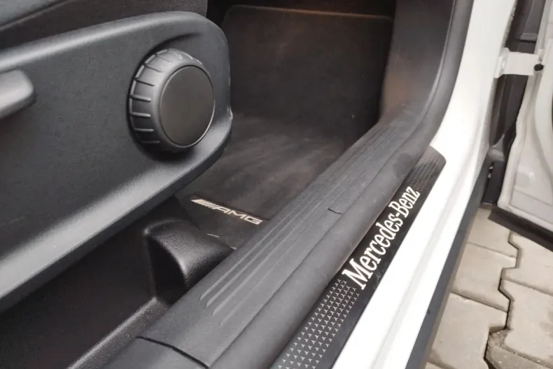 Mercedes-Benz GLA din 2023 cu 12.368 km - oferta MER130172 - foto 24