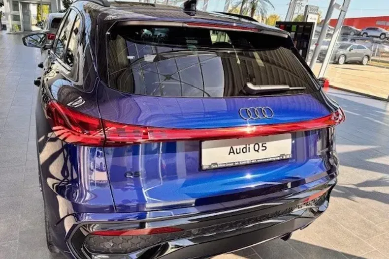 Audi Q5 din 2025 cu 2.100 km - oferta AUD130211 - foto 3