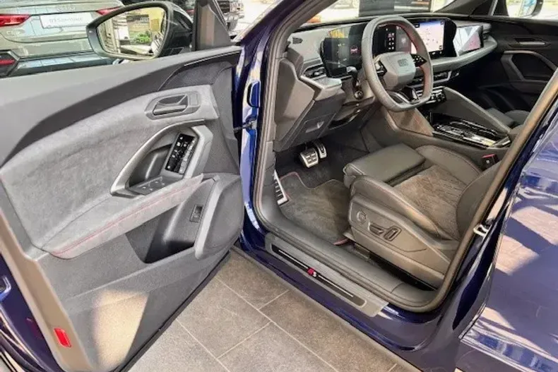 Audi Q5 din 2025 cu 2.100 km - oferta AUD130211 - foto 7