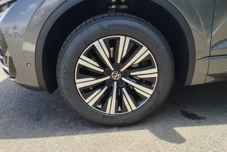 Volkswagen Touareg din 2025 cu 5 km - oferta VOL130220 - foto 6