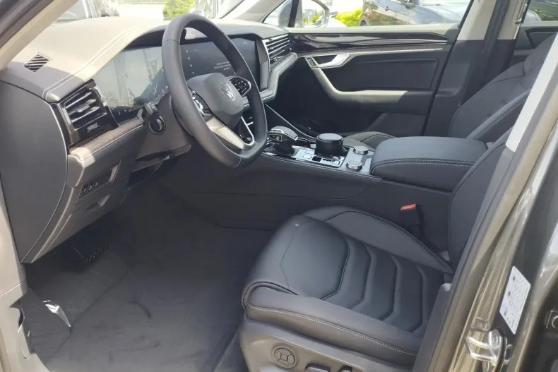 Volkswagen Touareg din 2025 cu 5 km - oferta VOL130220 - foto 16