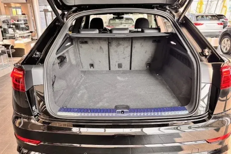 Audi Q8 din 2024 cu 5.000 km - oferta AUD130241 - foto 10