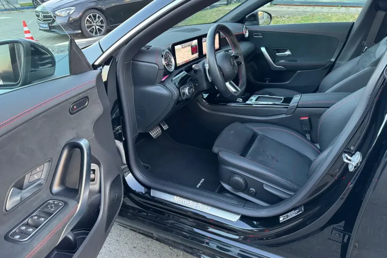 Mercedes-Benz CLA din 2024 cu 23.546 km - oferta MER130272 - foto 6
