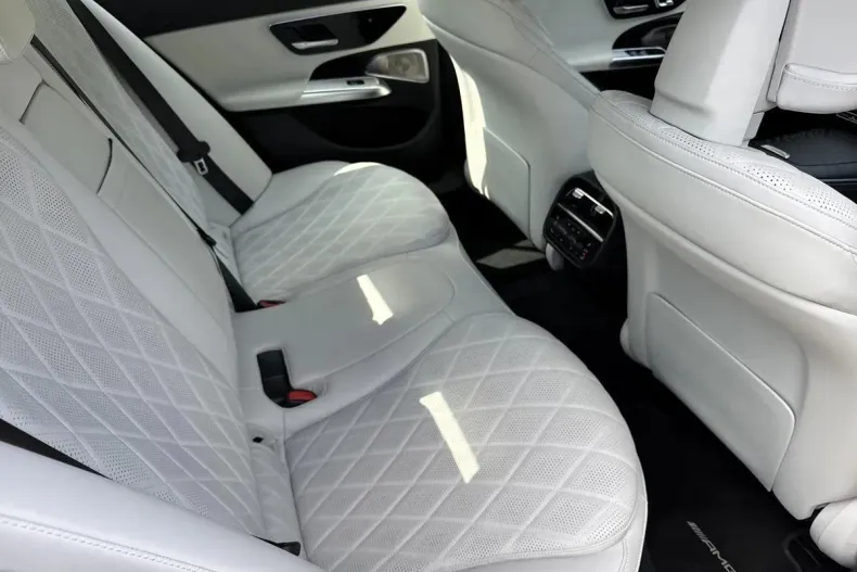 Mercedes-Benz E din 2024 cu 18.454 km - oferta MER130335 - foto 13