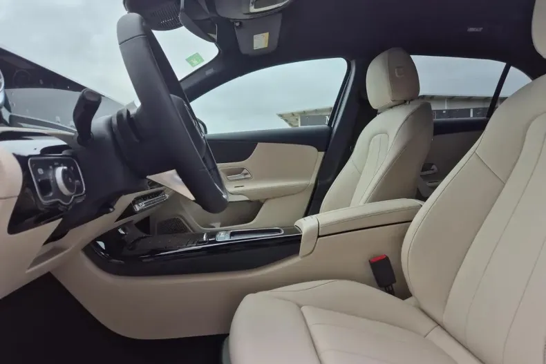 Mercedes-Benz A din 2025 cu 3.000 km - oferta MER130367 - foto 13