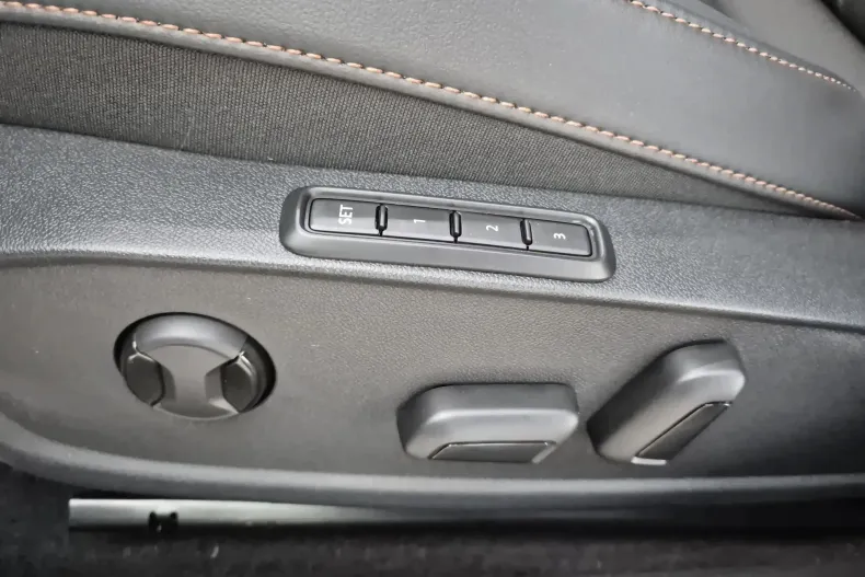 Cupra Leon din 2024 cu 900 km - oferta CUP130396 - foto 15