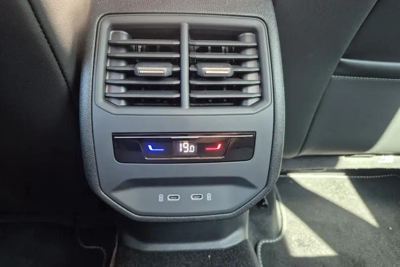 Seat Leon din 2024 cu 1.290 km - oferta SEA130427 - foto 12