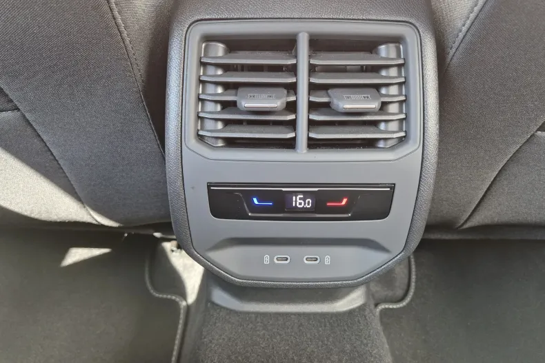 Seat Leon din 2025 cu 1.396 km - oferta SEA130451 - foto 12