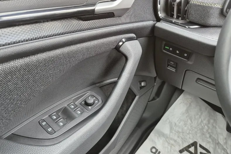 Skoda Kodiaq din 2024 cu 18.097 km - oferta SKO130479 - foto 15