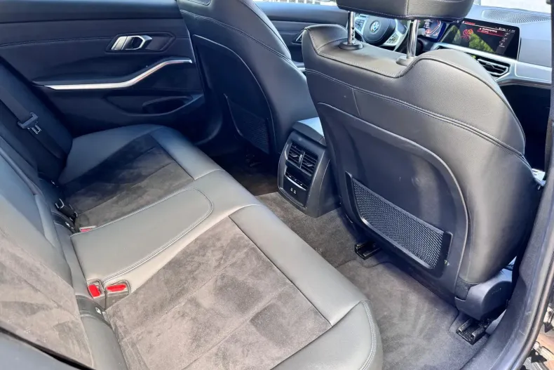 BMW Seria 3 din 2022 cu 40.300 km - oferta BMW130526 - foto 17