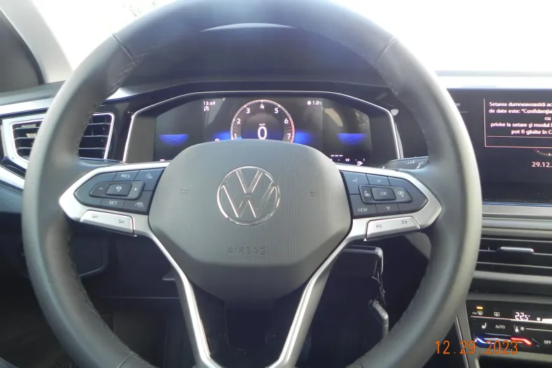 Volkswagen Taigo din 2023 cu 1.980 km - oferta VOL130527 - foto 13