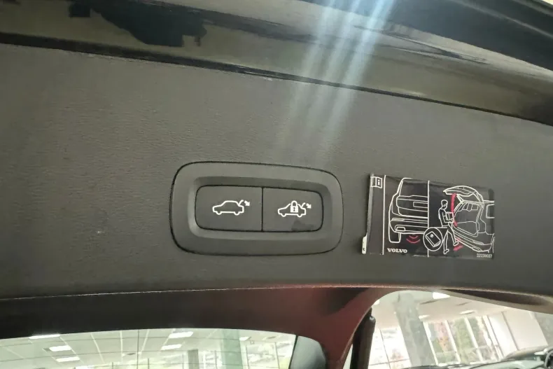 Volvo XC40 din 2022 cu 144.260 km - oferta VOL130554 - foto 13